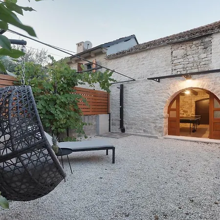 Palazzo 1812 * 크르니카