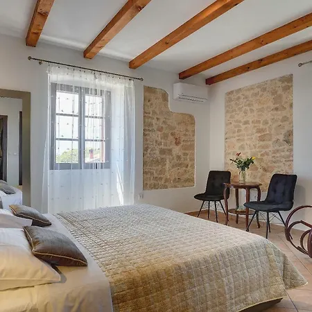 Palazzo 1812 *